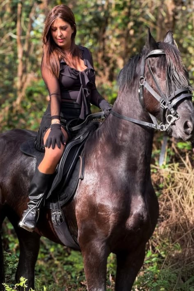 Sesión a caballo en el bosque